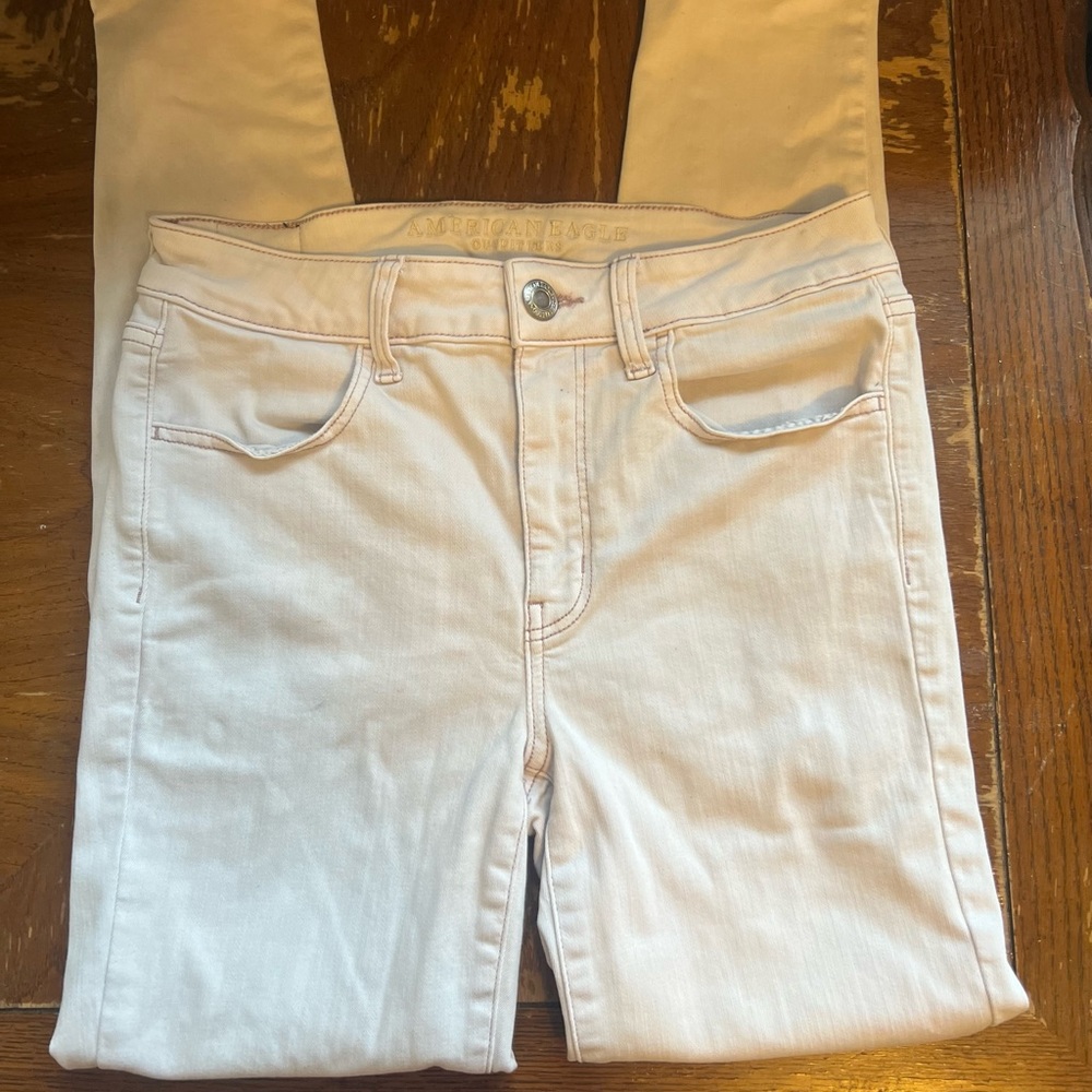 Like new size 8 American Eagle Skinny jeans